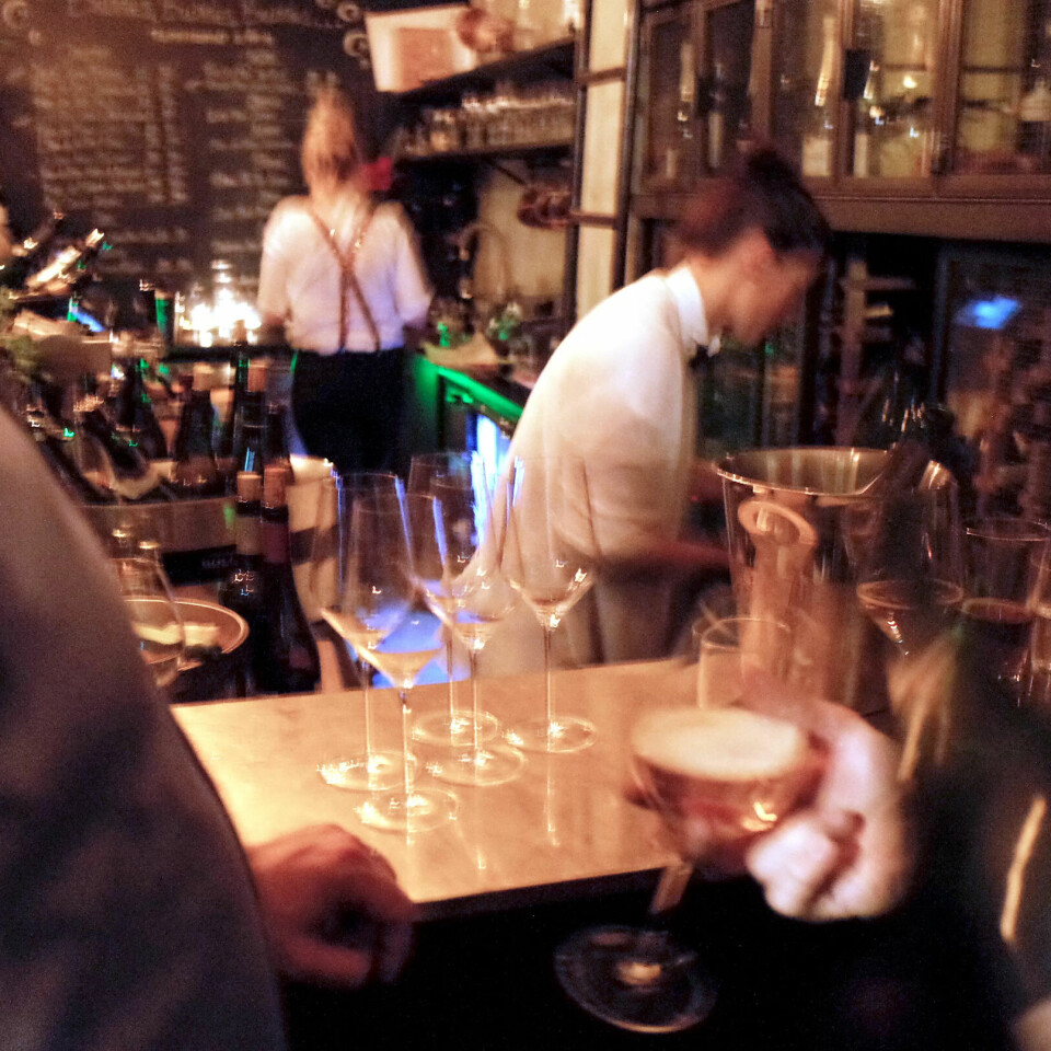 HØYTID: Julebordsesongen er høytid for alkohol og uønskede seksuelle tilnærmelser. Fellesforbundet ønsker en bransjekampanje for å sette søkelys på seksuell trakassering. HØYTID: Julebordsesongen er høytid for alkohol og uønskede seksuelle tilnærmelser. Fellesforbundet ønsker en bransjekampanje for å sette søkelys på seksuell trakassering.