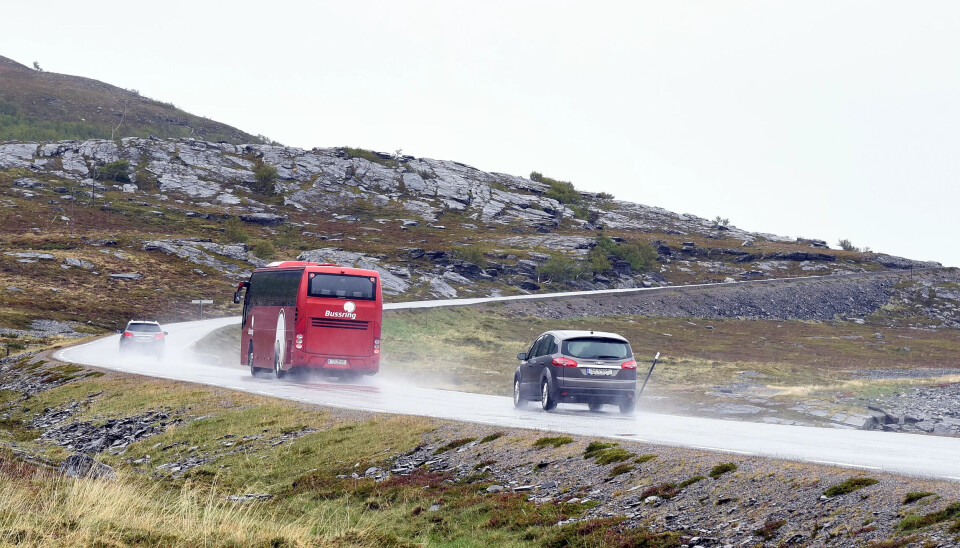 ANBUD OM NORSKE RUTER: I iveren etter å vinne anbudskonkurransene, blir sjåføres sikkerhet satt til side, mener Fellesforbundet. ANBUD OM NORSKE RUTER: I iveren etter å vinne anbudskonkurransene, blir sjåføres sikkerhet satt til side, mener Fellesforbundet.