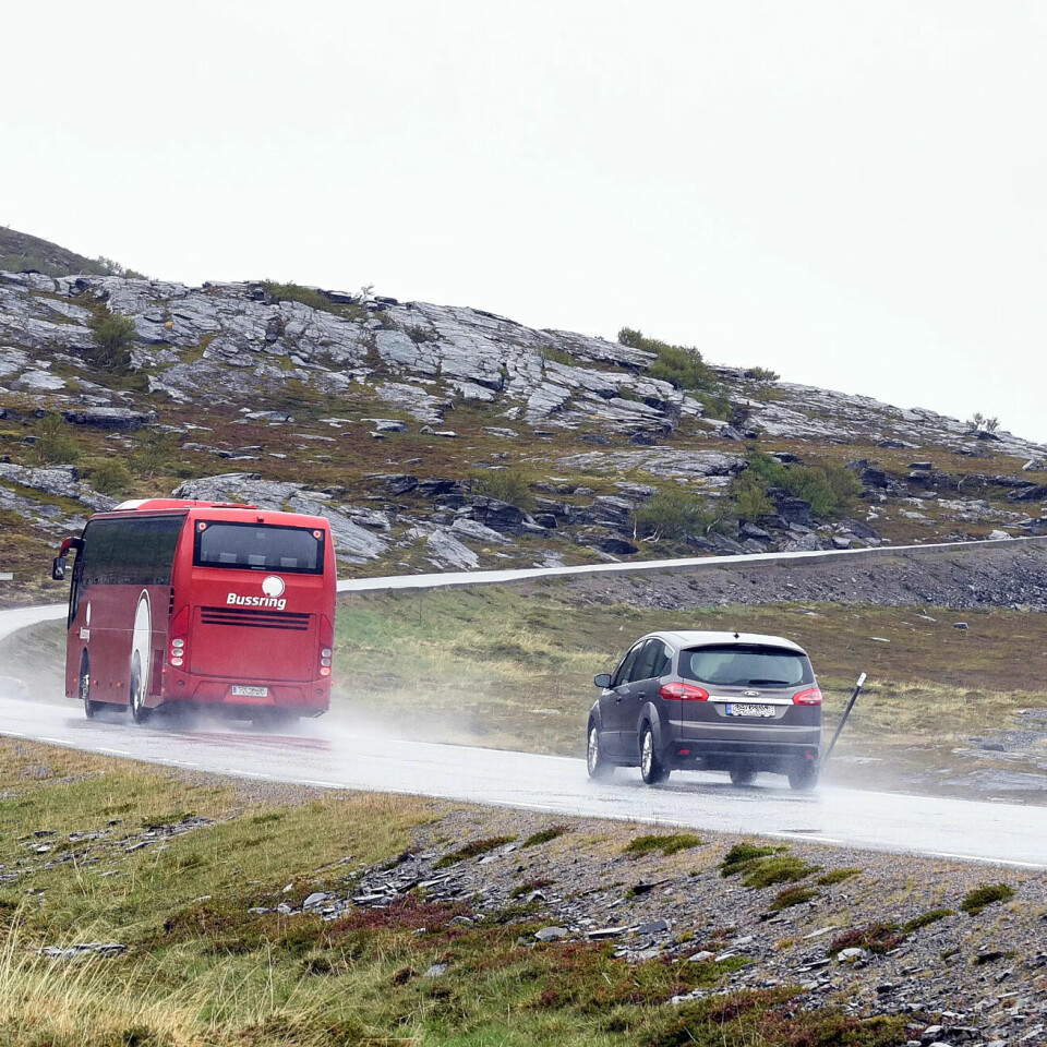 ANBUD OM NORSKE RUTER: I iveren etter å vinne anbudskonkurransene, blir sjåføres sikkerhet satt til side, mener Fellesforbundet. ANBUD OM NORSKE RUTER: I iveren etter å vinne anbudskonkurransene, blir sjåføres sikkerhet satt til side, mener Fellesforbundet.