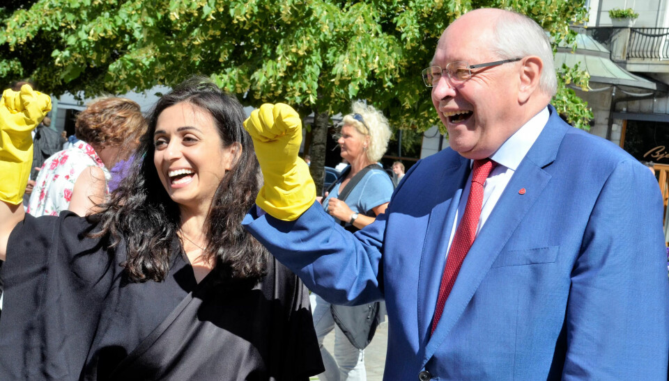 Hadia Tajik og Martin Kolberg møtte opp i solidaritet utenfor Stortinget. Hadia Tajik og Martin Kolberg møtte opp i solidaritet utenfor Stortinget.