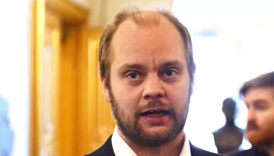 Mímir Kristjánsson er kritisk til de høye lønningene og peker på at medianlønnen i Norge er 572.000 kroner. Mímir Kristjánsson er kritisk til de høye lønningene og peker på at medianlønnen i Norge er 572.000 kroner.