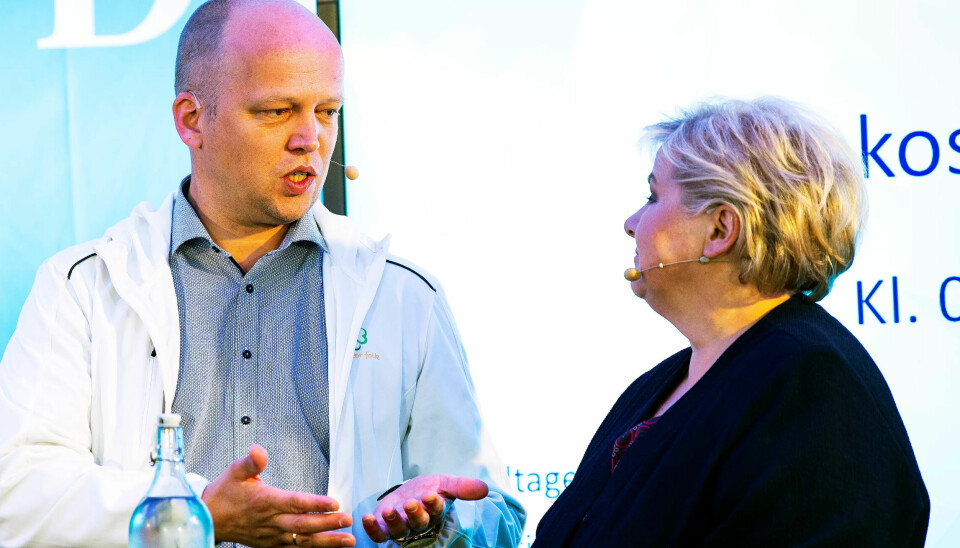 -SENTRALSERING: Sp-leder Trygve Slagsvold Vedum mener Erna Solberg og regjeringen sentraliserer og gjør tilbudet til innbyggerne dårligere, blant annet med nedleggelse av 237 kommunale skattekontor. -SENTRALSERING: Sp-leder Trygve Slagsvold Vedum mener Erna Solberg og regjeringen sentraliserer og gjør tilbudet til innbyggerne dårligere, blant annet med nedleggelse av 237 kommunale skattekontor.