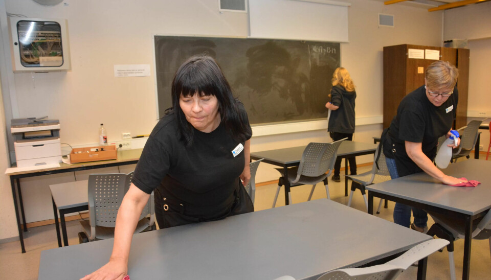 SLIPPER USIKKERHET: Renholderne Aida Mortensen (f.v.), Ingunn Hansen og Solveig Isaksen Johansen er glade for at de slipper å leve med usikkerhet knyttet til jobbfremtiden. SLIPPER USIKKERHET: Renholderne Aida Mortensen (f.v.), Ingunn Hansen og Solveig Isaksen Johansen er glade for at de slipper å leve med usikkerhet knyttet til jobbfremtiden.