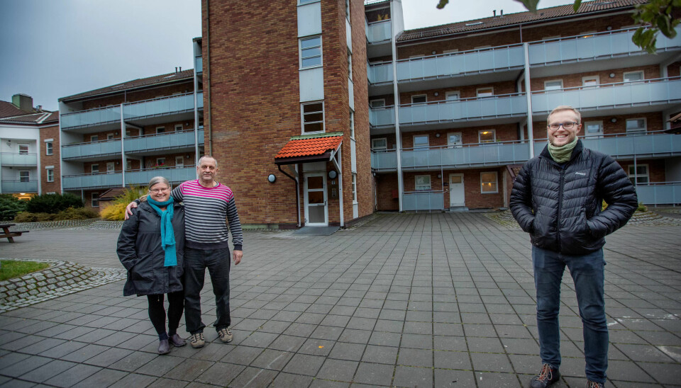 Borettslaget i Stolmakergata 9. Her fra venstre: Ingrid Grundt og Ragnar Leine kjøpte leiligheten sin i 1994 for 310.000 kroner(øverst i hjørnet til venstre i bildet), mens Jon Olav Eikenes kjøpte leiligheten i 3.etg (over sitt eget hode, i bildet) sammen med sin ektemann Åsmund våren 2016 for 5,125 millioner. Borettslaget i Stolmakergata 9. Her fra venstre: Ingrid Grundt og Ragnar Leine kjøpte leiligheten sin i 1994 for 310.000 kroner(øverst i hjørnet til venstre i bildet), mens Jon Olav Eikenes kjøpte leiligheten i 3.etg (over sitt eget hode, i bildet) sammen med sin ektemann Åsmund våren 2016 for 5,125 millioner.