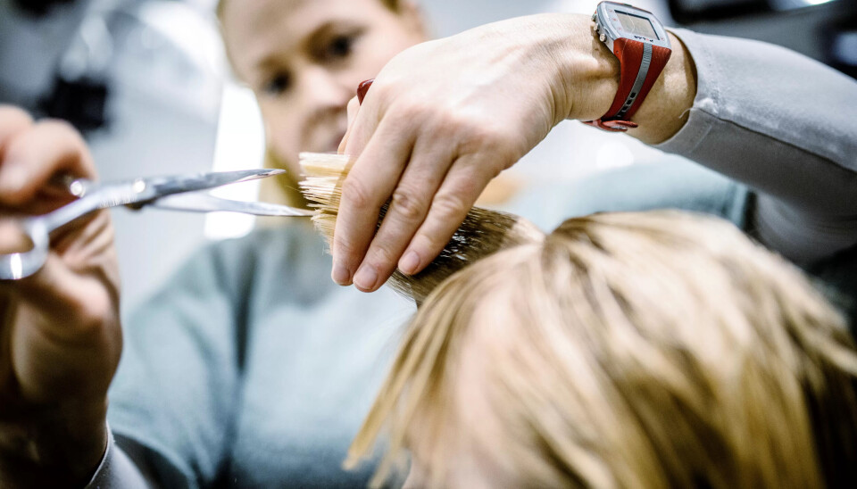 UTSATT: Frisører er en av yrkesgruppene som er utsatt for hudplager gjennom jobben. UTSATT: Frisører er en av yrkesgruppene som er utsatt for hudplager gjennom jobben.