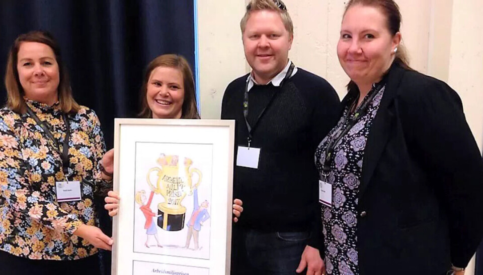 PRIS: Solør barnevernstjeneste fikk Arbeidsmiljøprisen for Innlandet 2017. F.v.: Heidi Sunde, Marit Nes, Ove Jostein Bakken og Merete Jule. PRIS: Solør barnevernstjeneste fikk Arbeidsmiljøprisen for Innlandet 2017. F.v.: Heidi Sunde, Marit Nes, Ove Jostein Bakken og Merete Jule.