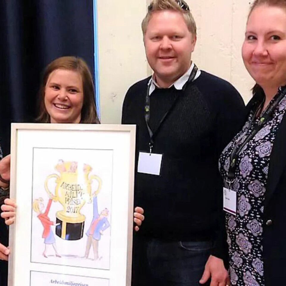 PRIS: Solør barnevernstjeneste fikk Arbeidsmiljøprisen for Innlandet 2017. F.v.: Heidi Sunde, Marit Nes, Ove Jostein Bakken og Merete Jule. PRIS: Solør barnevernstjeneste fikk Arbeidsmiljøprisen for Innlandet 2017. F.v.: Heidi Sunde, Marit Nes, Ove Jostein Bakken og Merete Jule.