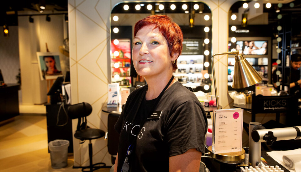 VARM FOR SJEFEN OGSÅ: Butikksjef Turid Windingstad har i samarbeid med tillitsvalgt og verneombud på arbeidsplassen satt i gang flere tiltak for å bedre arbeidsforldene til de ansatte. VARM FOR SJEFEN OGSÅ: Butikksjef Turid Windingstad har i samarbeid med tillitsvalgt og verneombud på arbeidsplassen satt i gang flere tiltak for å bedre arbeidsforldene til de ansatte.