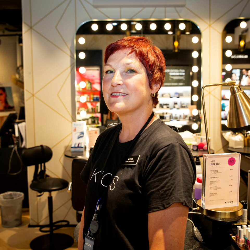 VARM FOR SJEFEN OGSÅ: Butikksjef Turid Windingstad har i samarbeid med tillitsvalgt og verneombud på arbeidsplassen satt i gang flere tiltak for å bedre arbeidsforldene til de ansatte. VARM FOR SJEFEN OGSÅ: Butikksjef Turid Windingstad har i samarbeid med tillitsvalgt og verneombud på arbeidsplassen satt i gang flere tiltak for å bedre arbeidsforldene til de ansatte.