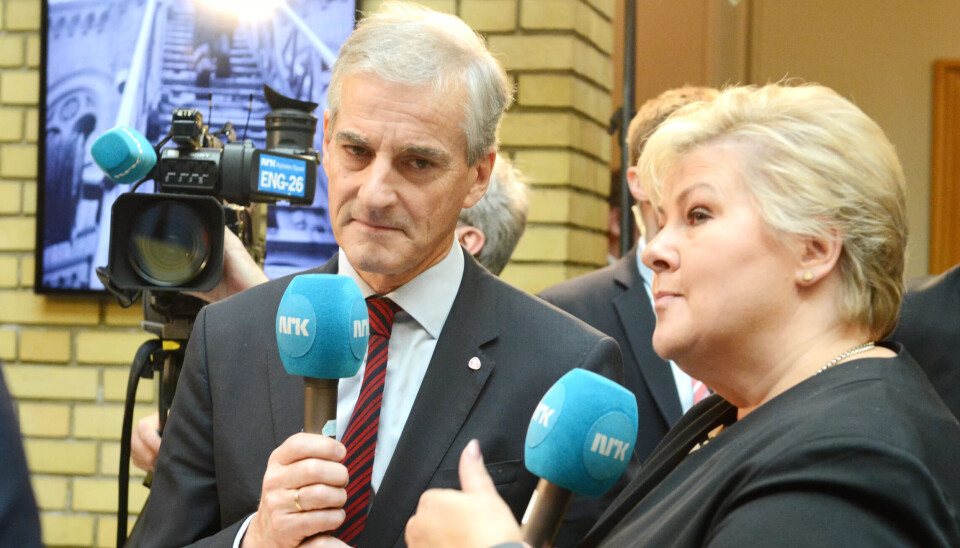 For første gang på 10 måneder er Arbeiderpartiet større enn Høyre. Erna Solberg må med andre ord se opp til Jonas Gahr Støre igjen. For første gang på 10 måneder er Arbeiderpartiet større enn Høyre. Erna Solberg må med andre ord se opp til Jonas Gahr Støre igjen.