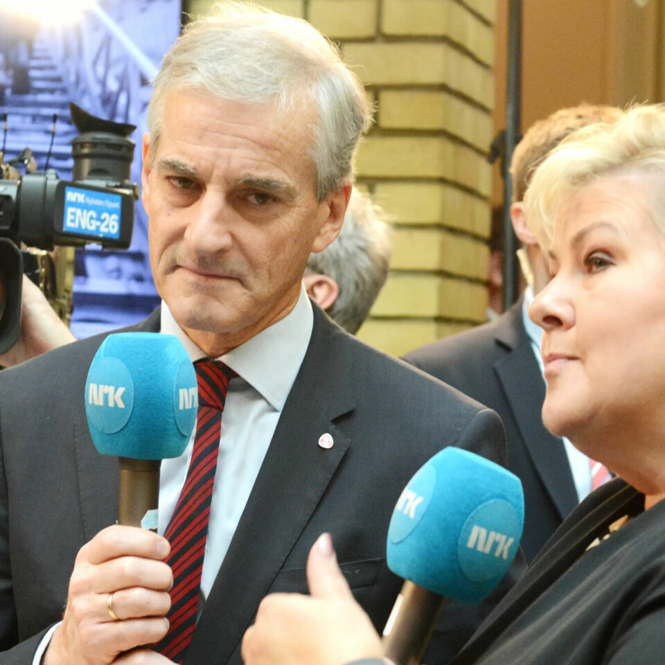For første gang på 10 måneder er Arbeiderpartiet større enn Høyre. Erna Solberg må med andre ord se opp til Jonas Gahr Støre igjen. For første gang på 10 måneder er Arbeiderpartiet større enn Høyre. Erna Solberg må med andre ord se opp til Jonas Gahr Støre igjen.