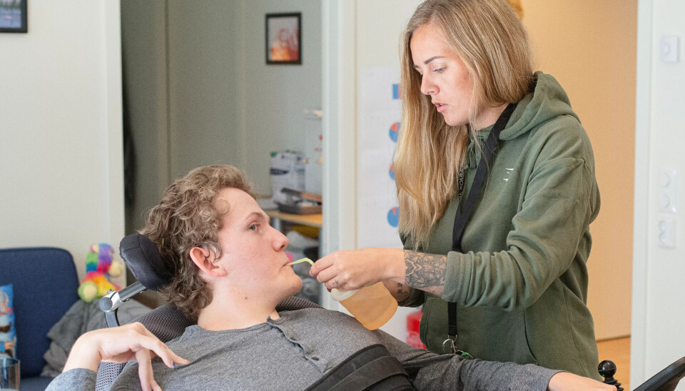 – URETTFERDIG: Nord-Kongskog synes det er urettferdig at man med fagbrev i et typisk mannsdominert fag kan få både mer ansvar og høyere lønn, mens hun opplever at mulighetene er mer begrenset for henne som helsefagarbeider. – URETTFERDIG: Nord-Kongskog synes det er urettferdig at man med fagbrev i et typisk mannsdominert fag kan få både mer ansvar og høyere lønn, mens hun opplever at mulighetene er mer begrenset for henne som helsefagarbeider.