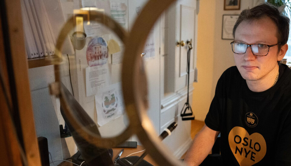 STØTTAR: Svein Eldøy er tillitsvald i Fagforbundet ved Nationaltheatret og er kritisk til det foreslåtte kuttet på 40 millionar kroner. STØTTAR: Svein Eldøy er tillitsvald i Fagforbundet ved Nationaltheatret og er kritisk til det foreslåtte kuttet på 40 millionar kroner.