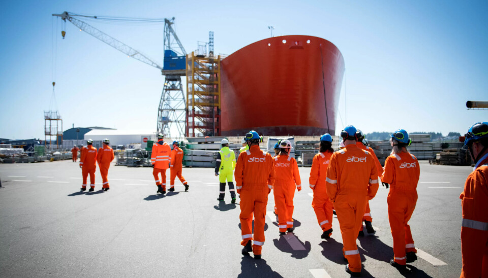 Over 600 Fellesforbundet-medlemmer kan legge ned arbeidet på verftet til Aibel i Haugesund. I rundt 1.000 industribedrifter over heile landet blir det streik fredag, om partane ikkje blir einige i lønnsoppgjeret. Over 600 Fellesforbundet-medlemmer kan legge ned arbeidet på verftet til Aibel i Haugesund. I rundt 1.000 industribedrifter over heile landet blir det streik fredag, om partane ikkje blir einige i lønnsoppgjeret.