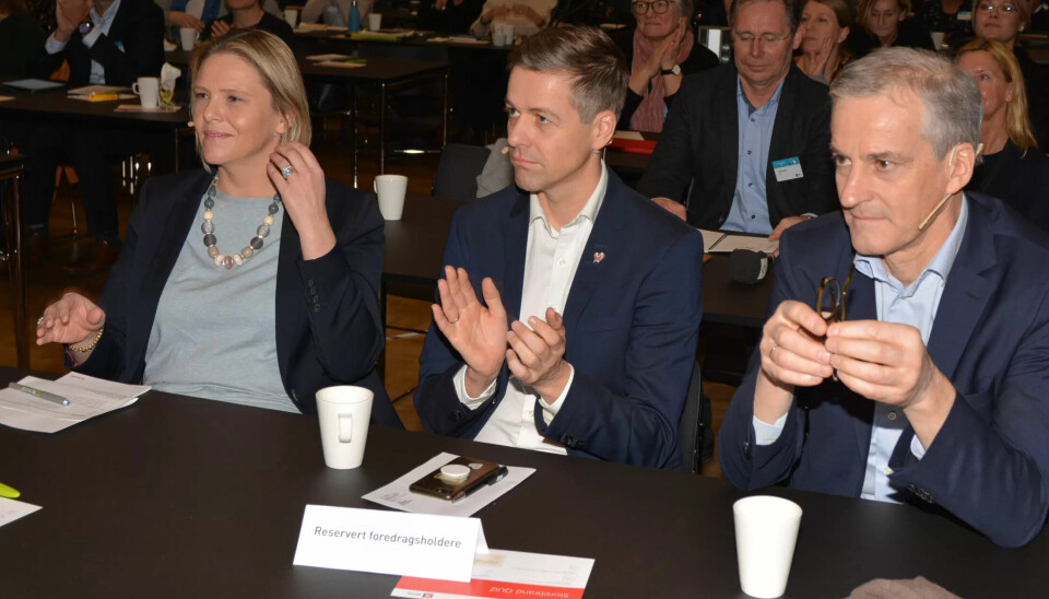 Knut Arild Hareide omgitt av Sylvi Listhaug og Jonas Gahr Støre på Sundvolden hotell. Knut Arild Hareide omgitt av Sylvi Listhaug og Jonas Gahr Støre på Sundvolden hotell.