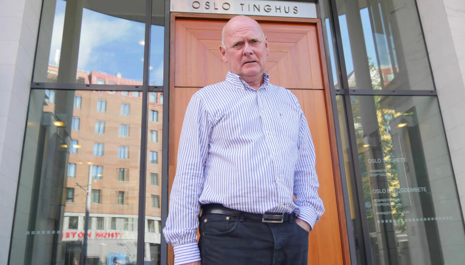I RETTEN: Journalist Einar Haakaas har brukt mange timer i blant annet Oslo tingrett, der han har fulgt rettsaker mot kriminelle som driver innen maling. Denne uka ble bokens hans 'Svartmaling - Kriminelle bygger Norge' publisert. I RETTEN: Journalist Einar Haakaas har brukt mange timer i blant annet Oslo tingrett, der han har fulgt rettsaker mot kriminelle som driver innen maling. Denne uka ble bokens hans 'Svartmaling - Kriminelle bygger Norge' publisert.