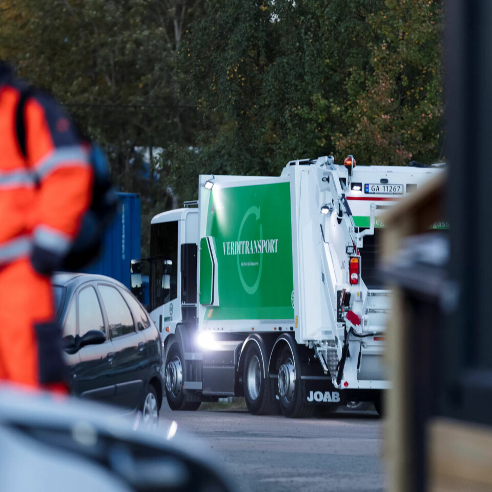 BEINHARDE UKER: Veirneo-ansatte har jobbet opptil 90 timer på ei uke for å komme ajour med søpla i Oslo. Direktøren understreker i dag at all overtid, spesielt den som går utover arbeidsmiljølovens bestemmelser, er frivillig. BEINHARDE UKER: Veirneo-ansatte har jobbet opptil 90 timer på ei uke for å komme ajour med søpla i Oslo. Direktøren understreker i dag at all overtid, spesielt den som går utover arbeidsmiljølovens bestemmelser, er frivillig.