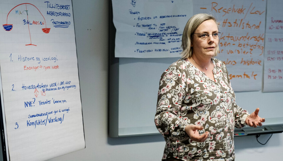 PASS PÅ: Hvis arbeidsgiver ber deg komme på jobb på julaften, kan det hende butikken bryter loven. Regionsekretær i HK, Eirine Saaler Nabben, får mange spørsmål om arbeid på julaften i år. PASS PÅ: Hvis arbeidsgiver ber deg komme på jobb på julaften, kan det hende butikken bryter loven. Regionsekretær i HK, Eirine Saaler Nabben, får mange spørsmål om arbeid på julaften i år.