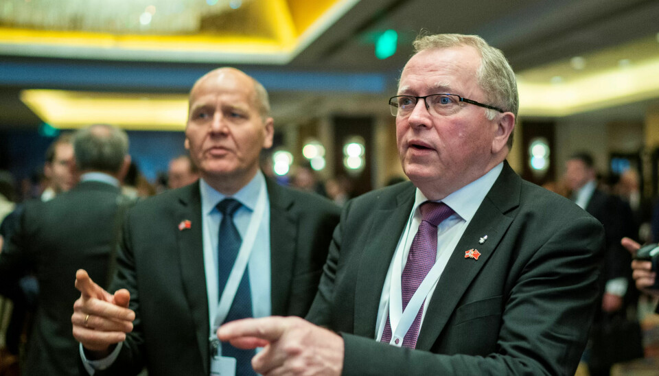 Equinor-sjef Eldar Sætre (til høyre) har nesten 124 millioner i pensjonspotten sin. Han ville fått 6 millioner kroner i året dersom han gikk av med pensjon i dag, mens Telenor-sjef Sigve Brekke (til venstre) ville fått 3,2 millioner årlig i pensjon. Equinor-sjef Eldar Sætre (til høyre) har nesten 124 millioner i pensjonspotten sin. Han ville fått 6 millioner kroner i året dersom han gikk av med pensjon i dag, mens Telenor-sjef Sigve Brekke (til venstre) ville fått 3,2 millioner årlig i pensjon.