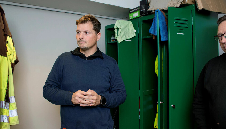 Greit: Både brannforebygger Thomas Skog og kollega i teknisk etat, John Are Juvik, tror det fins kommunalt ansatte med bedre garderobefasiliteter enn dem. Likevel er det ikke garderobene som er Skogs største bekymring. Greit: Både brannforebygger Thomas Skog og kollega i teknisk etat, John Are Juvik, tror det fins kommunalt ansatte med bedre garderobefasiliteter enn dem. Likevel er det ikke garderobene som er Skogs største bekymring.