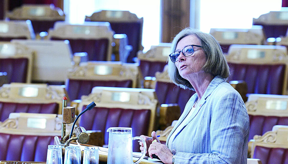 Aps stortingsrepresentant Lise Christoffersen mener Senterpartiets forslag om å oppheve den såkalte samordningsfella vil være urettferdig overfor ansatte i privat sektor. Aps stortingsrepresentant Lise Christoffersen mener Senterpartiets forslag om å oppheve den såkalte samordningsfella vil være urettferdig overfor ansatte i privat sektor.