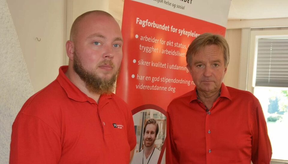 Henning Engeskaug Karlsen (t.v) er tillitsvalgt for Fagforbundet. Tirsdag møtte han stortingsrepresenant Tore Hagebakken (Ap) om situasjonen rundt avvikene på arbeidsmiljøloven. Henning Engeskaug Karlsen (t.v) er tillitsvalgt for Fagforbundet. Tirsdag møtte han stortingsrepresenant Tore Hagebakken (Ap) om situasjonen rundt avvikene på arbeidsmiljøloven.