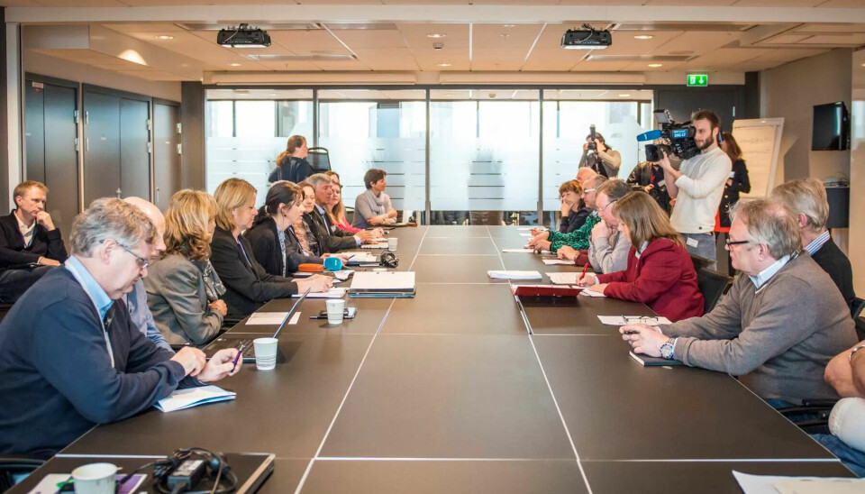 Fra oppstarten i Spekteroppgjøret onsdag formiddag. Spekters delegasjon til venstre, LO Stat til høyre Fra oppstarten i Spekteroppgjøret onsdag formiddag. Spekters delegasjon til venstre, LO Stat til høyre