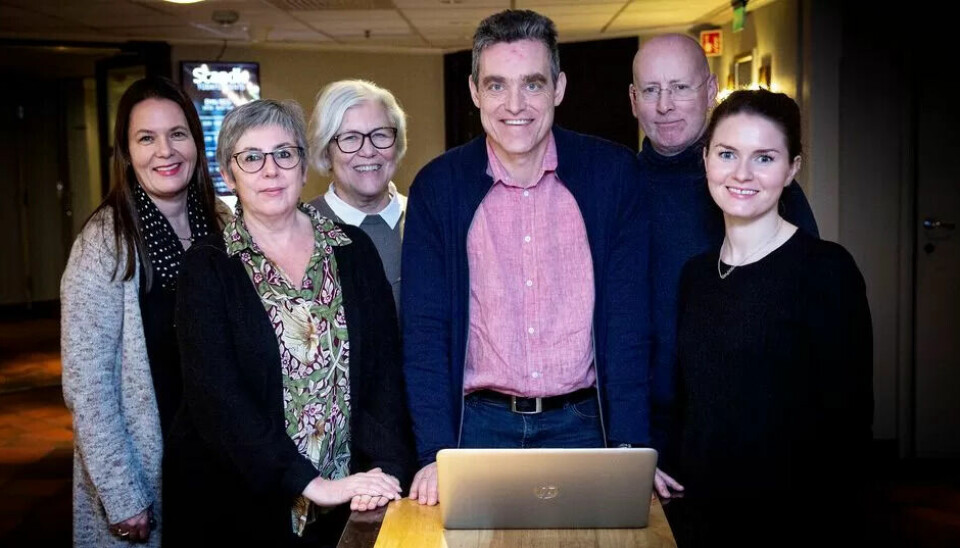 Her er et utvalg ansatte i LOs juridiske avdeling: Fra venstre: Anne-Lise Rolland, Anita Ursin, Signe Hovind, Rune Lium, Atle Sønsteli Johansen (leder) og Karoline Elisabeth Nordvik Her er et utvalg ansatte i LOs juridiske avdeling: Fra venstre: Anne-Lise Rolland, Anita Ursin, Signe Hovind, Rune Lium, Atle Sønsteli Johansen (leder) og Karoline Elisabeth Nordvik