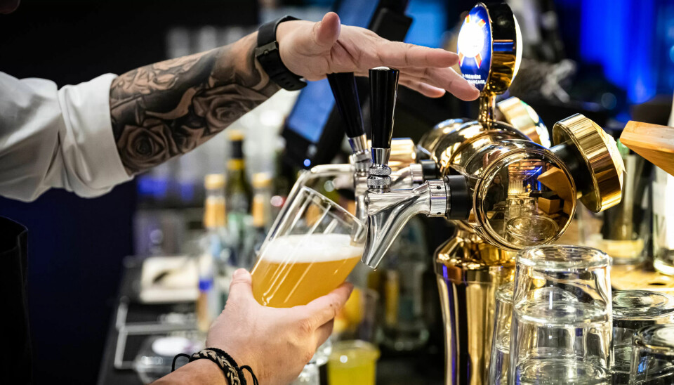 ULIK PRAKSIS: Det er forskjeller mellom de ulike forbundene når det kommer til alkohol. Noen mangler retningslinjer mens andre har veldig tydelige regler. ULIK PRAKSIS: Det er forskjeller mellom de ulike forbundene når det kommer til alkohol. Noen mangler retningslinjer mens andre har veldig tydelige regler.