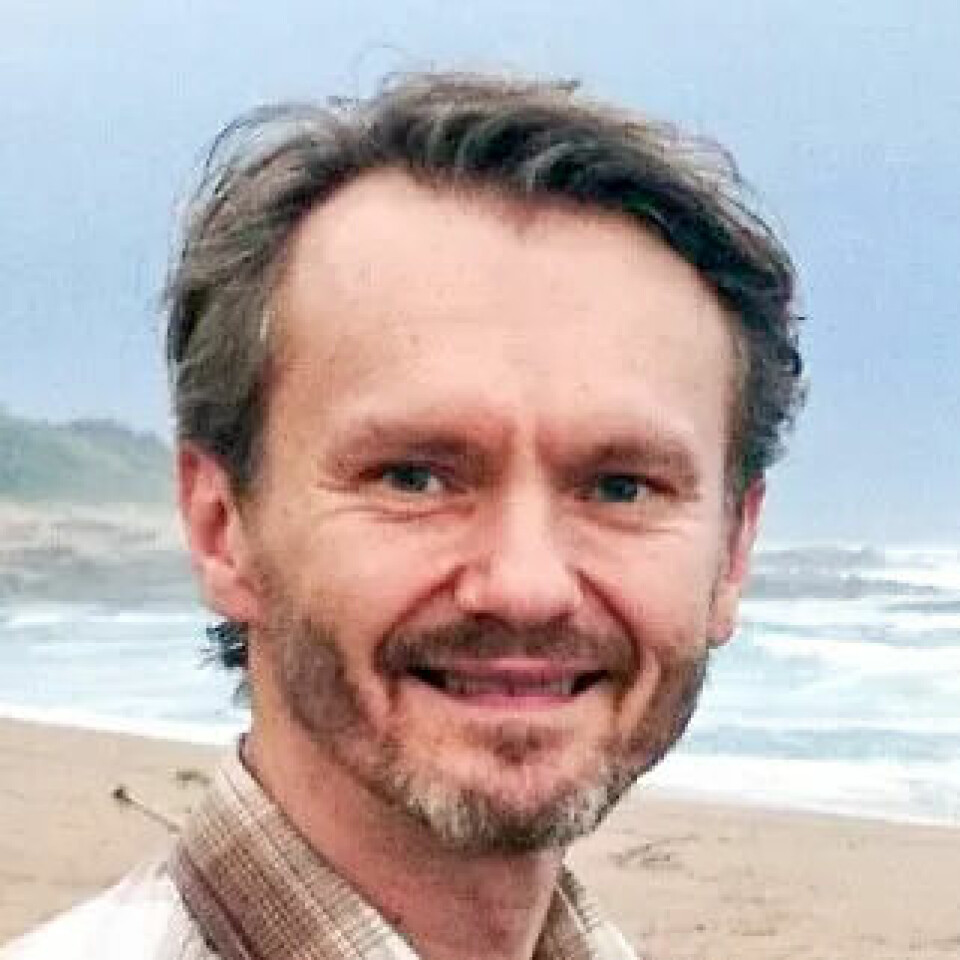 Ubekymret: Frank Olav Pettersen er infeksjonsoverlege, mikrobiolog og leder for Regional kompetansetjeneste for import- og tropesykdommer ved Oslo universitetssykehus. Han mener smittevern-situasjonen er en helt annen nå enn da corona-pandemien kom til landet for drøyt to år siden: Tilgangen på smittevernutstyr er god, dessuten er apekopper en langt mindre farlig sykdom. Ubekymret: Frank Olav Pettersen er infeksjonsoverlege, mikrobiolog og leder for Regional kompetansetjeneste for import- og tropesykdommer ved Oslo universitetssykehus. Han mener smittevern-situasjonen er en helt annen nå enn da corona-pandemien kom til landet for drøyt to år siden: Tilgangen på smittevernutstyr er god, dessuten er apekopper en langt mindre farlig sykdom.