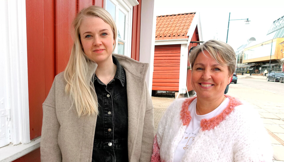 Da babyens mor ble innlagt i psykisk helsevern, byttet barnevernskonsulent Hege Harfallet (t.v) og familieveileder Anita Wirkola Dirkens på å være hos familien. To ansatte til fra barnevernet bidro. Da babyens mor ble innlagt i psykisk helsevern, byttet barnevernskonsulent Hege Harfallet (t.v) og familieveileder Anita Wirkola Dirkens på å være hos familien. To ansatte til fra barnevernet bidro.