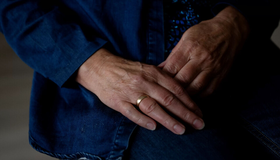 TROR PÅ NESTE GENERASJON: Den tidligere sykepleieren mener mulighetene for endring av syn på seksualitet, parforhold og intime behov hos eldre med demens ligger i neste generasjon helsepersonell. - Det nytter ikke å endre de som allerede er der ute. Vi må gripe fatt i de som er under utdanning og sørge for at de får den kompetansen som trengs. TROR PÅ NESTE GENERASJON: Den tidligere sykepleieren mener mulighetene for endring av syn på seksualitet, parforhold og intime behov hos eldre med demens ligger i neste generasjon helsepersonell. - Det nytter ikke å endre de som allerede er der ute. Vi må gripe fatt i de som er under utdanning og sørge for at de får den kompetansen som trengs.