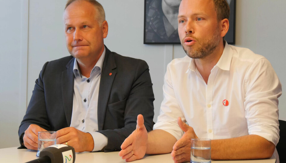 SVENSK KOLLEGA: SV og Audun Lysbakken fikk besøk av sitt søsterparti Vänsterpartiets og deres leder Jonas Sjösted. I Sverigeer det mye mere kommersiell eldreomsorg enn i Norge og det har nå blitt satt en stopper for profitt på velferd. SVENSK KOLLEGA: SV og Audun Lysbakken fikk besøk av sitt søsterparti Vänsterpartiets og deres leder Jonas Sjösted. I Sverigeer det mye mere kommersiell eldreomsorg enn i Norge og det har nå blitt satt en stopper for profitt på velferd.