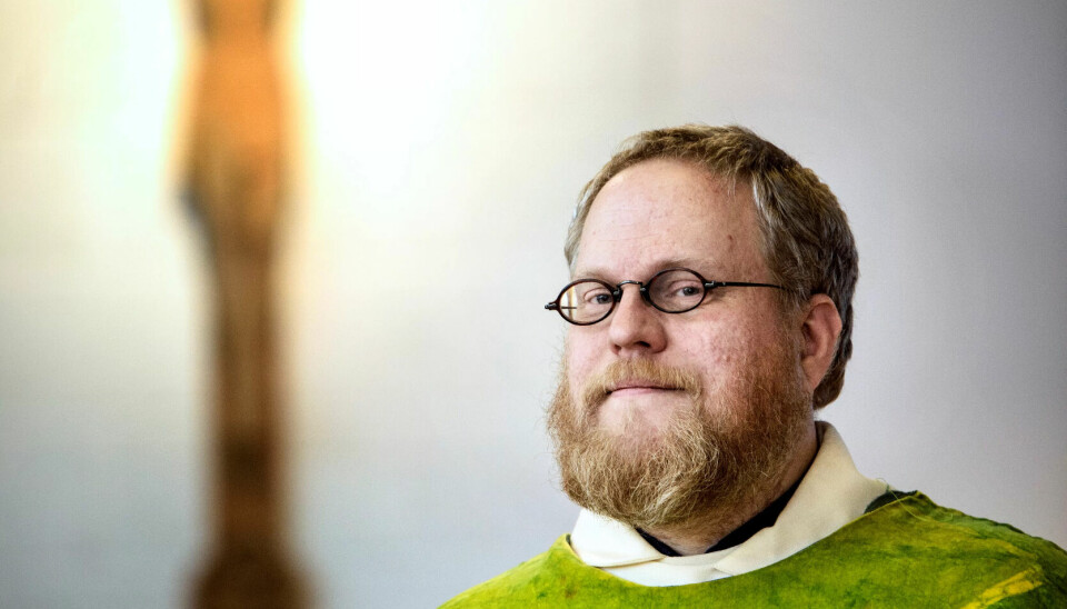 PÅ PRESTENES SIDE: Det er ingen grunn til at ikke prester skal kunne streike, mener Stig-Jørund Arnesen. – Bibelen er åpen selv om presten ikke går på jobb, sier han. PÅ PRESTENES SIDE: Det er ingen grunn til at ikke prester skal kunne streike, mener Stig-Jørund Arnesen. – Bibelen er åpen selv om presten ikke går på jobb, sier han.