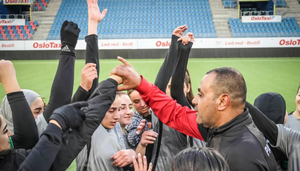 KLAR FOR KAMP: Bidlet er frå ei trening laurdag, dagen får det palestinske kvinnelandslaget i fotball møtte den regjerande norske seriemesteren Vålerenga. KLAR FOR KAMP: Bidlet er frå ei trening laurdag, dagen får det palestinske kvinnelandslaget i fotball møtte den regjerande norske seriemesteren Vålerenga.