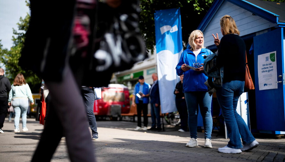 Jobber for skifte: Helsefagarbeider Gina Næss mener byen hennes trenger et politisk skifte etter 20 år med Arbeiderparti-ordfører. Hun bruker både feriedager og helger på å hanke inn støtte til Trondheim Høyre. Jobber for skifte: Helsefagarbeider Gina Næss mener byen hennes trenger et politisk skifte etter 20 år med Arbeiderparti-ordfører. Hun bruker både feriedager og helger på å hanke inn støtte til Trondheim Høyre.