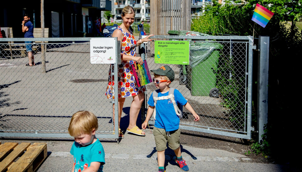 Guri Melby mener de ansattes kompetanse er avgjørende for kvaliteten på barnehagene. Her er hun på vei for å hente sine egne barn. Guri Melby mener de ansattes kompetanse er avgjørende for kvaliteten på barnehagene. Her er hun på vei for å hente sine egne barn.