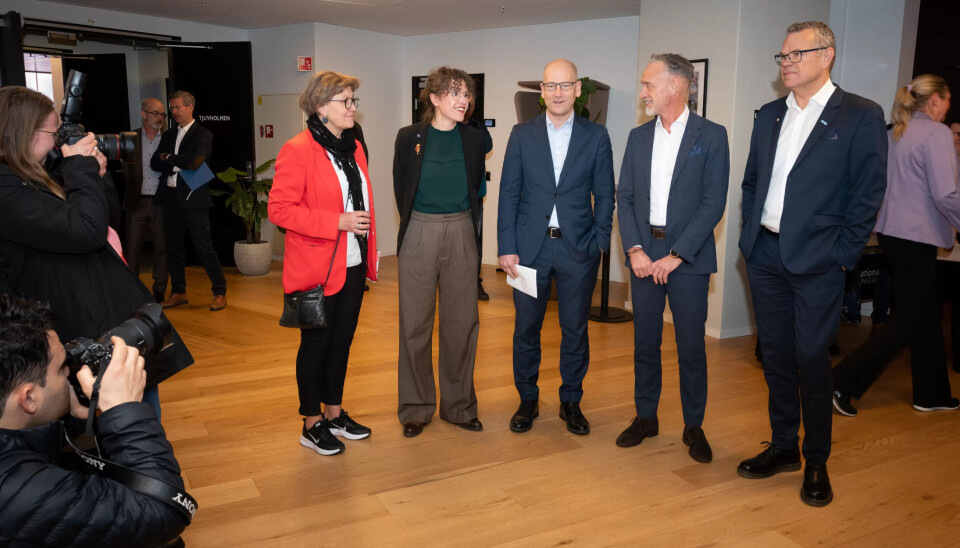 Kommuneoppgjøret kom i havn lørdag kveld. Fra venstre: Mette Nord (LO Kommune), Tonje Leborg (Akademikerne), Steffen Handal (UNIO), Tor Arne Gangsø (KS) og Trond Ellefsen (YS Kommune). Kommuneoppgjøret kom i havn lørdag kveld. Fra venstre: Mette Nord (LO Kommune), Tonje Leborg (Akademikerne), Steffen Handal (UNIO), Tor Arne Gangsø (KS) og Trond Ellefsen (YS Kommune).