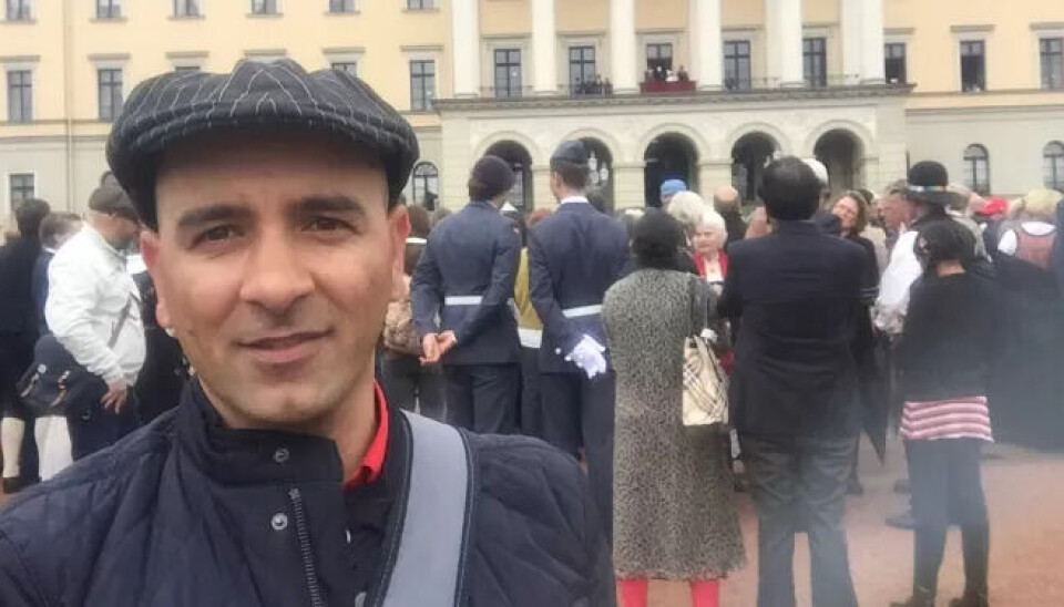 HAR IKKE ET STED Å GÅ: Nasim poserer utenfor slottet på 17.-mai. Nå er han en av mange papirløse i Oslo som står uten et reelt helsetilbud. HAR IKKE ET STED Å GÅ: Nasim poserer utenfor slottet på 17.-mai. Nå er han en av mange papirløse i Oslo som står uten et reelt helsetilbud.
