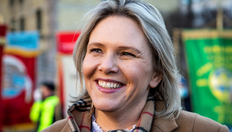 – Vi foreslår at staten bidrar til å dempe lønnsveksten gjennom å sette ned avgiftene på drivstoff, mat og strøm, sier Sylvi Listhaug. – Vi foreslår at staten bidrar til å dempe lønnsveksten gjennom å sette ned avgiftene på drivstoff, mat og strøm, sier Sylvi Listhaug.