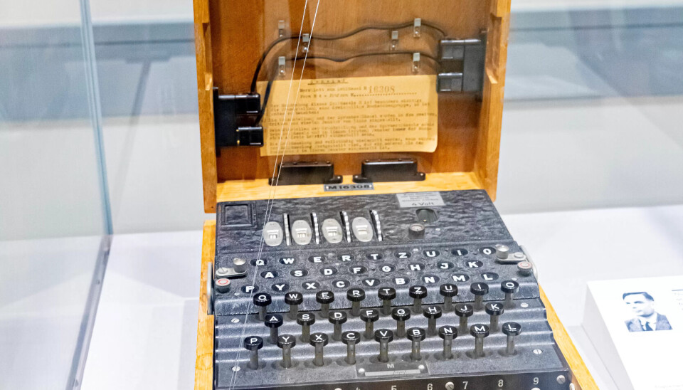 ALAN TURING INSTITUTTET: Instituttet rommer Storbritannias nasjonale institutt for datavitenskap og kunstig intelligens. Alan Turing var en britisk matematiker og datamaskinpioner, berømt for å ha knekt nazistenes krypterte meldinger. Her er en av Turing-maskinene, forløperen til programmerbare elektroniske datamaskiner. ALAN TURING INSTITUTTET: Instituttet rommer Storbritannias nasjonale institutt for datavitenskap og kunstig intelligens. Alan Turing var en britisk matematiker og datamaskinpioner, berømt for å ha knekt nazistenes krypterte meldinger. Her er en av Turing-maskinene, forløperen til programmerbare elektroniske datamaskiner.