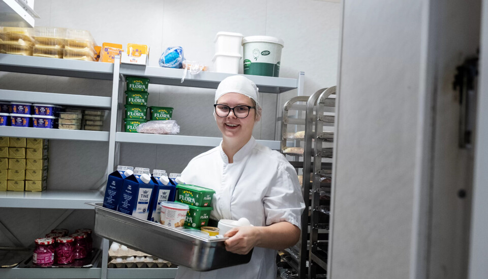 Kokk med hjertesak: Nora Landrø Smestad har kunnet fortsette å amme datteren etter at hun kom tilbake i jobb, uten økonomisk tap. Hun frykter at det ikke vil bli mulig for kvinner som kommer etter henne. Det nekter hun å godta. Kokk med hjertesak: Nora Landrø Smestad har kunnet fortsette å amme datteren etter at hun kom tilbake i jobb, uten økonomisk tap. Hun frykter at det ikke vil bli mulig for kvinner som kommer etter henne. Det nekter hun å godta.