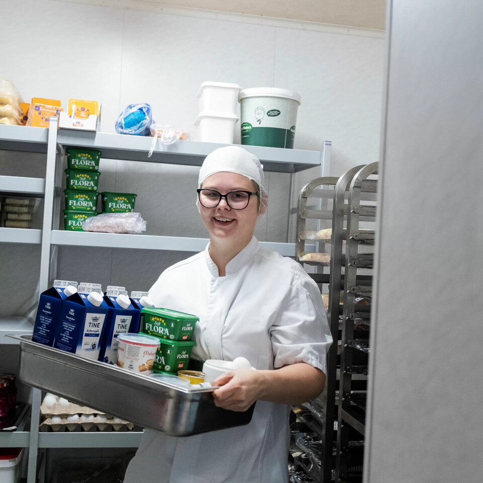 Kokk med hjertesak: Nora Landrø Smestad har kunnet fortsette å amme datteren etter at hun kom tilbake i jobb, uten økonomisk tap. Hun frykter at det ikke vil bli mulig for kvinner som kommer etter henne. Det nekter hun å godta. Kokk med hjertesak: Nora Landrø Smestad har kunnet fortsette å amme datteren etter at hun kom tilbake i jobb, uten økonomisk tap. Hun frykter at det ikke vil bli mulig for kvinner som kommer etter henne. Det nekter hun å godta.