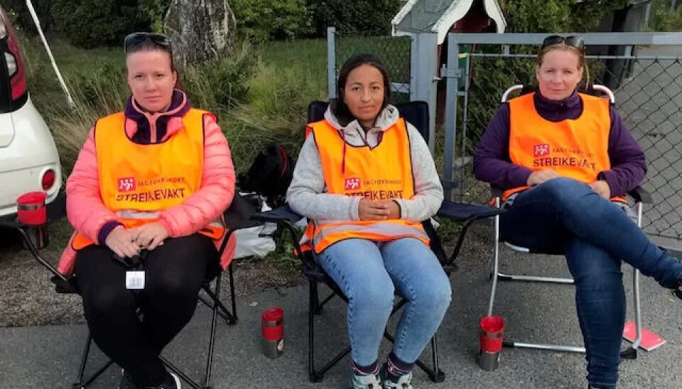 STREIK: De streiker for å få tariffavtale og de samme lønns- og pensjonsvilkårene som sine kolleger i offentlige barnehager. Fra v: Sandra Santos Vikan, Sandra Natalie Allum og Heidi Aske. STREIK: De streiker for å få tariffavtale og de samme lønns- og pensjonsvilkårene som sine kolleger i offentlige barnehager. Fra v: Sandra Santos Vikan, Sandra Natalie Allum og Heidi Aske.