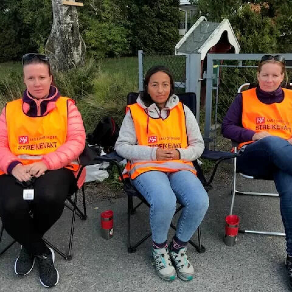 STREIK: De streiker for å få tariffavtale og de samme lønns- og pensjonsvilkårene som sine kolleger i offentlige barnehager. Fra v: Sandra Santos Vikan, Sandra Natalie Allum og Heidi Aske. STREIK: De streiker for å få tariffavtale og de samme lønns- og pensjonsvilkårene som sine kolleger i offentlige barnehager. Fra v: Sandra Santos Vikan, Sandra Natalie Allum og Heidi Aske.