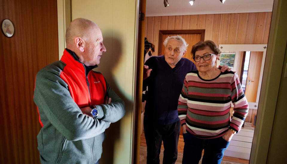 TRYGGHET: Dørterskeltjenesten kan bidra til at flere eldre kan bli boende lengre hjemme, og gir også offentlige instanser en informasjonskanal som når alle, påpekte Gerd Øiahals. TRYGGHET: Dørterskeltjenesten kan bidra til at flere eldre kan bli boende lengre hjemme, og gir også offentlige instanser en informasjonskanal som når alle, påpekte Gerd Øiahals.