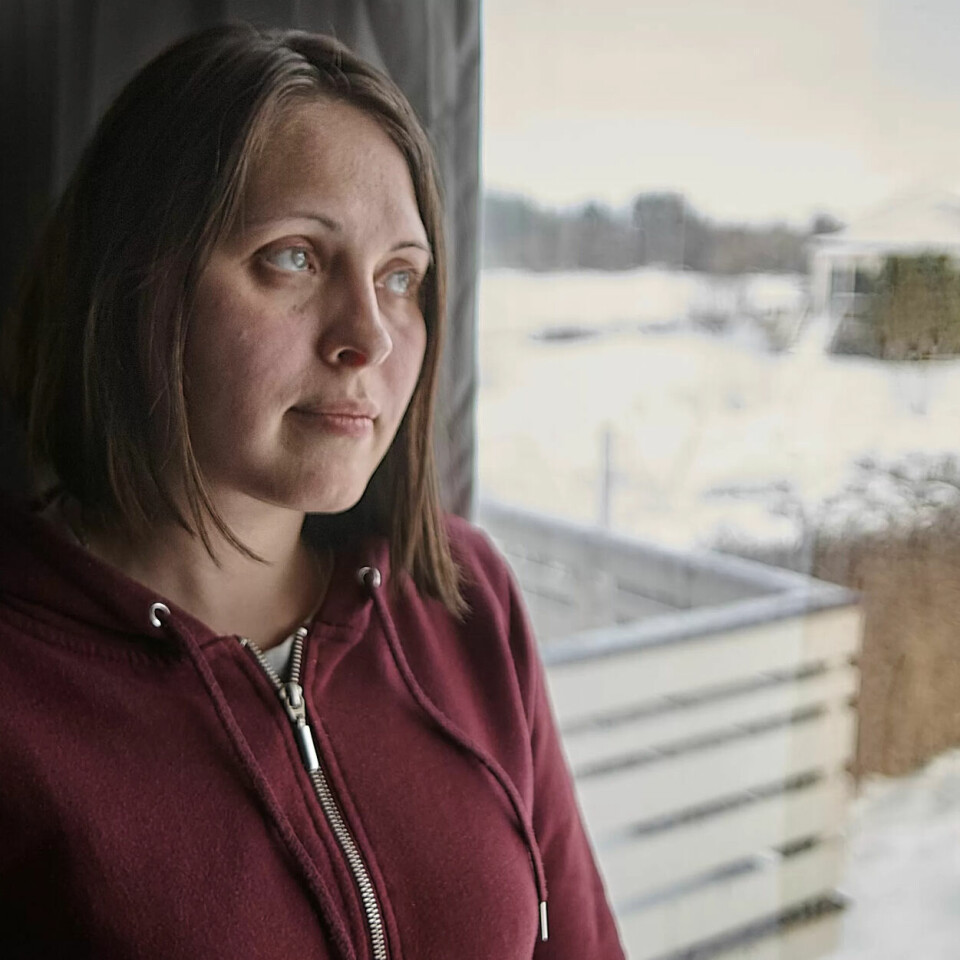 ØYDELAGT: Svetlana har nyleg kome til Aukra frå krigsherja Mykolajiv i Ukraina: – Eg såg gnistar frå skyting 500 meter frå huset mitt. Svigerfar min bur i eit lite hus der han dyrkar poteter. No har russiske soldatar øydelagt huset og knust alle vindauga med skyting og sprenging. ØYDELAGT: Svetlana har nyleg kome til Aukra frå krigsherja Mykolajiv i Ukraina: – Eg såg gnistar frå skyting 500 meter frå huset mitt. Svigerfar min bur i eit lite hus der han dyrkar poteter. No har russiske soldatar øydelagt huset og knust alle vindauga med skyting og sprenging.