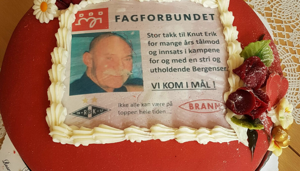 LANG SAK: Knut Erik Soknes jobbet med saken i mange år før medlemmet endelig vant fram og fikk høyere pensjon. Litt fotballprat ble det også tid til, og siden saken tok så lang tid, ble det flere sesonger med både opp- og nedturer for favorittlagene deres. LANG SAK: Knut Erik Soknes jobbet med saken i mange år før medlemmet endelig vant fram og fikk høyere pensjon. Litt fotballprat ble det også tid til, og siden saken tok så lang tid, ble det flere sesonger med både opp- og nedturer for favorittlagene deres.