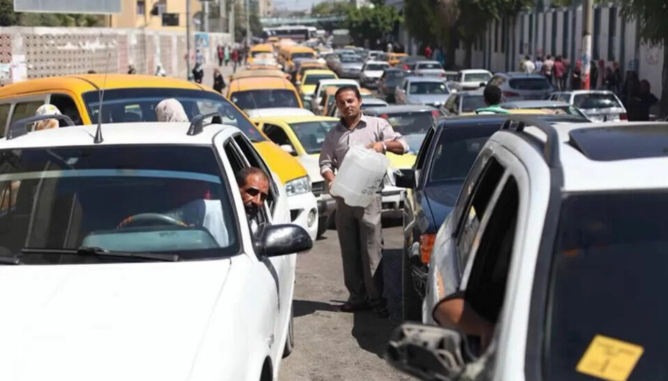ENDELØST: I Gaza er det uendelige køer for å få tak i drivstoff og gass til komfyrene. ENDELØST: I Gaza er det uendelige køer for å få tak i drivstoff og gass til komfyrene.