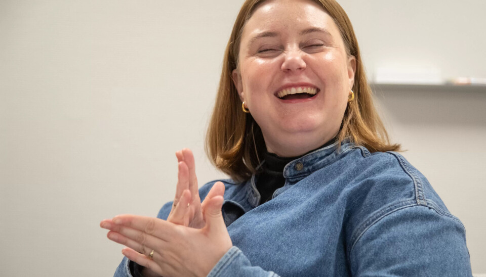 FERDIG: Audiopedagog Anna Bjordal viser tegnet «ferdig» som er et av de første tegnene barna i barnehagen begynner å uttrykke. FERDIG: Audiopedagog Anna Bjordal viser tegnet «ferdig» som er et av de første tegnene barna i barnehagen begynner å uttrykke.